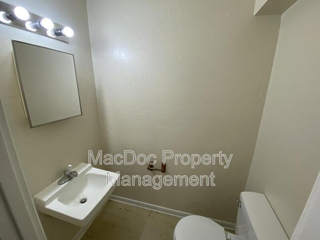 Building Photo - 1000 James Madison Cir