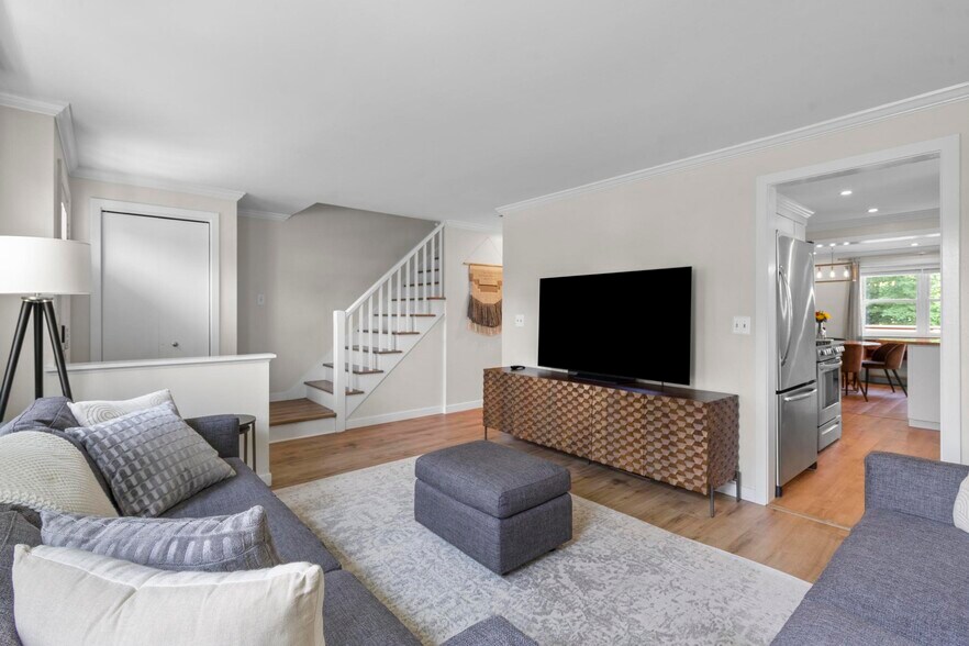 Building Photo - 26 Linden St