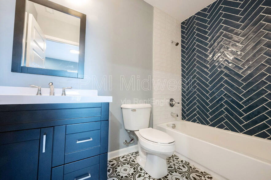 Building Photo - 3157 E Washington St