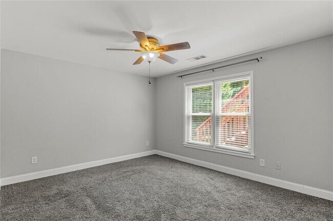 Building Photo - 2115 Julien Overlook