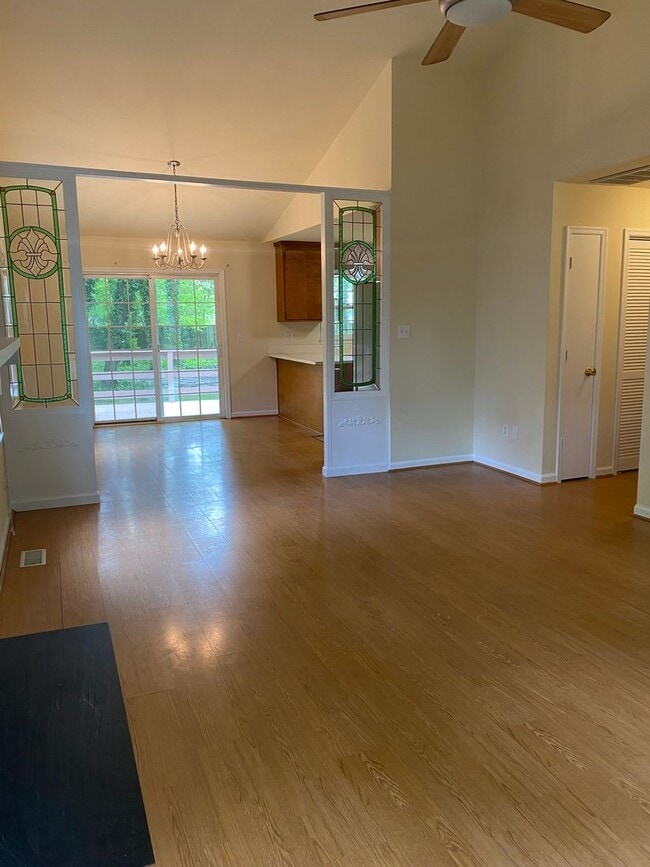 Building Photo - Three bedroom, 2 bath home with a large fe...