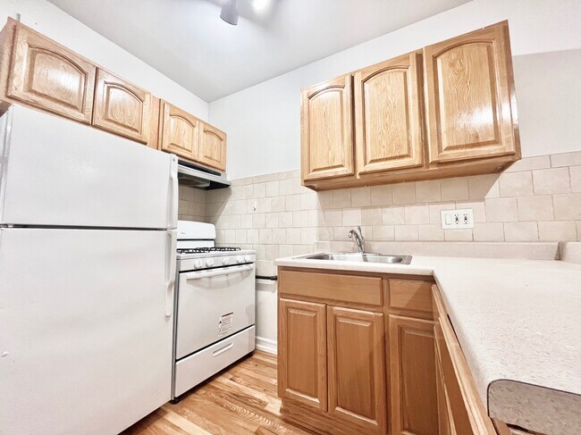 Building Photo - 707 W 171st St