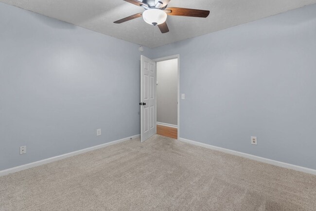 Building Photo - 105 Walnut Ct