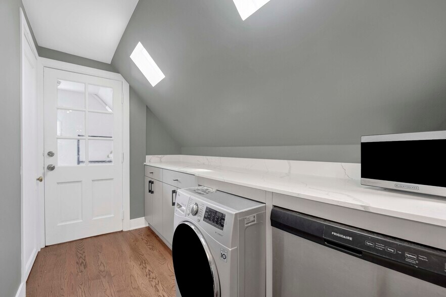 Building Photo - 1625 W Hollywood Ave