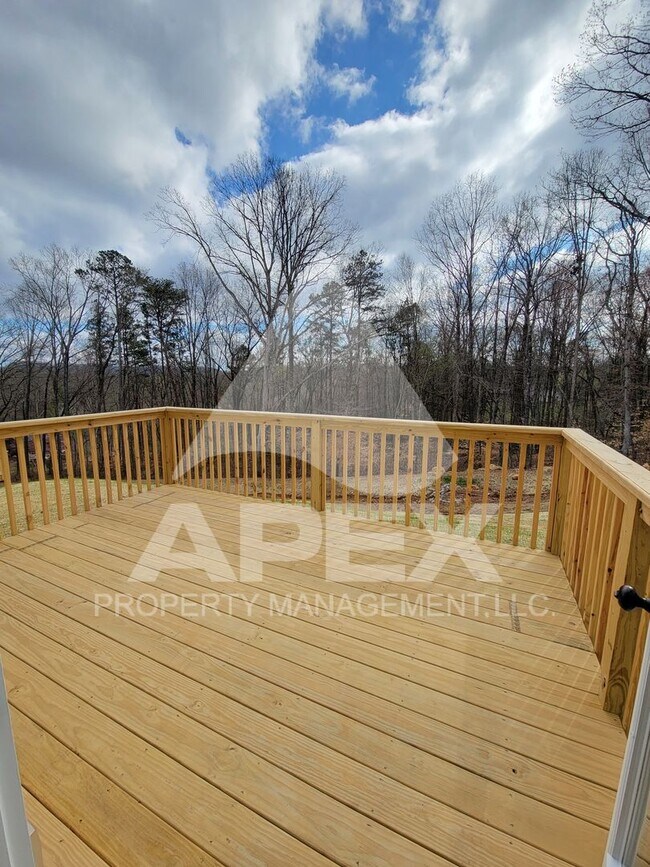 Building Photo - Beautiful  4 Bd 2.5 Ba Single Family home ...