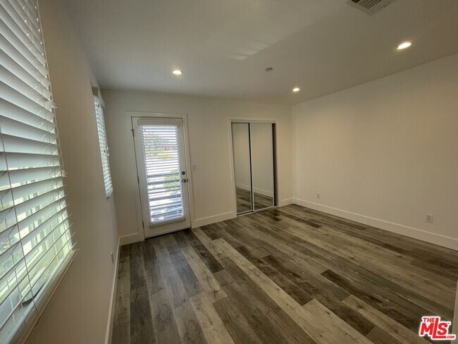 Building Photo - 6226 Lexington Ave