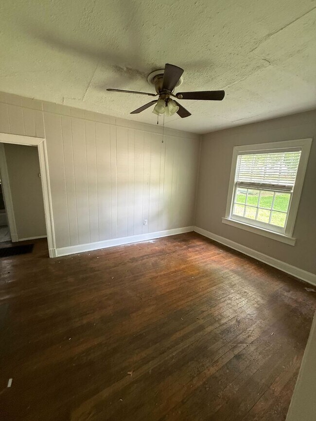 Building Photo - 3Bed, 1Bath Home in North Jackson
