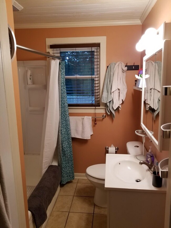 Building Photo - 695 Beaumont Ave