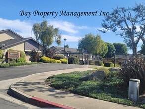 Building Photo - Rent Reduced! Gated Willowood condo with 3 bedrooms, 2 1/2 baths