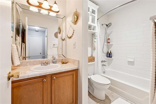 Building Photo - 6808 Glenridge Dr