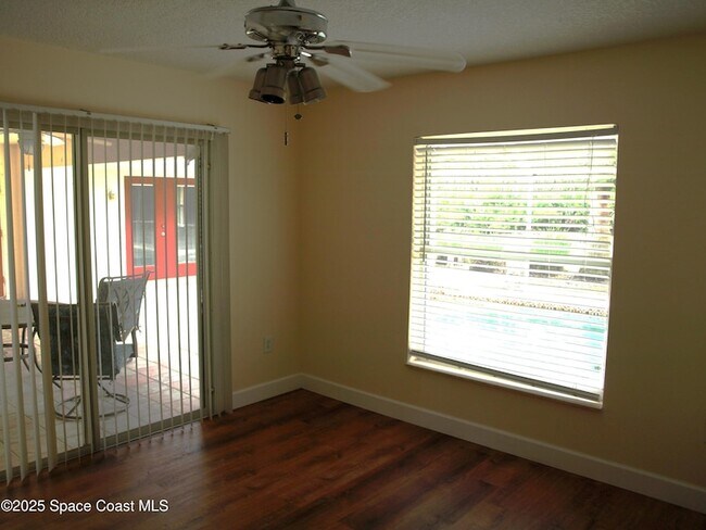 Building Photo - 4566 Serna Ave