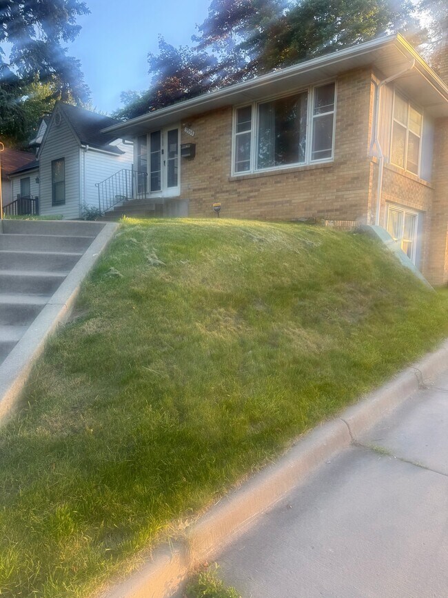 Building Photo - 3759 N Knox Ave