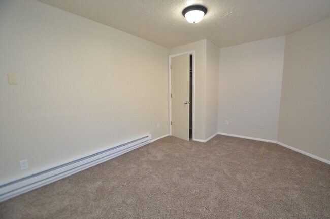 Building Photo - Awesome 5 bed 3 bath Home in Murray!!!