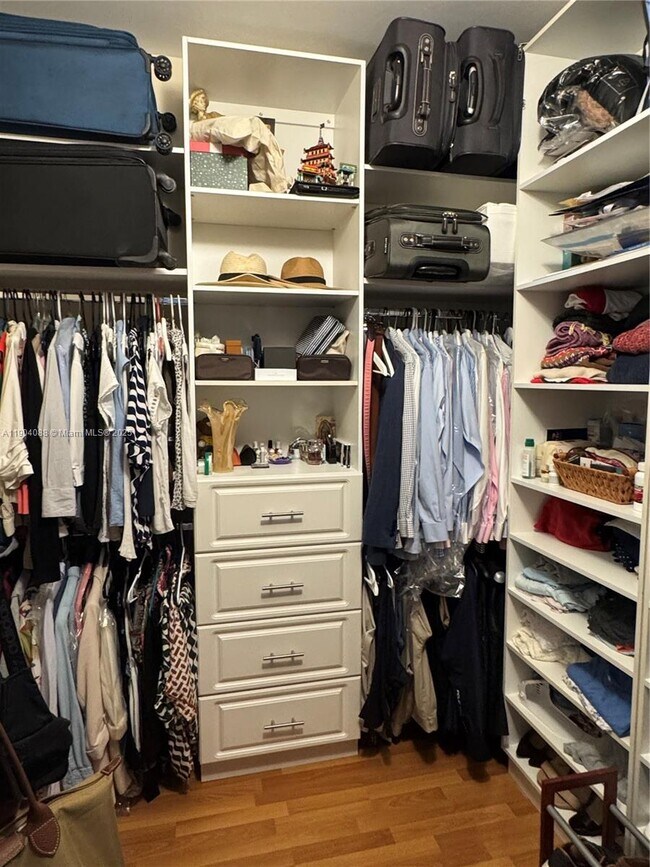 Building Photo - 801 Brickell Key Blvd