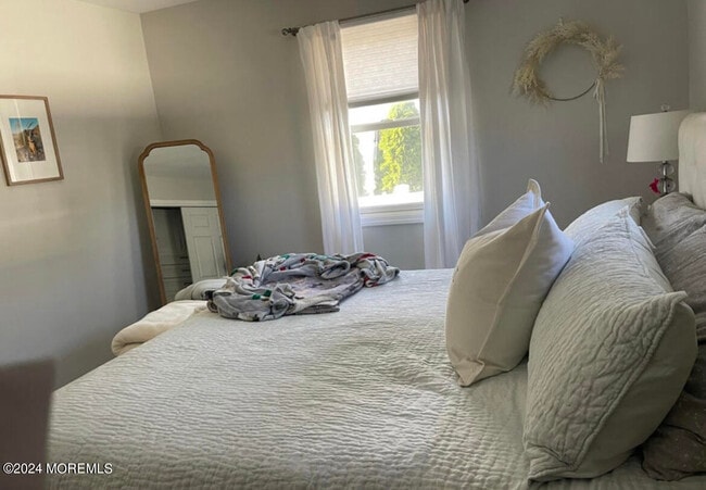 Building Photo - 509 Laurel Ave