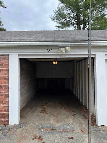 Building Photo - 35 Jamestown Dr