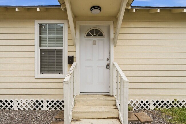 Building Photo - 3822 Lila St