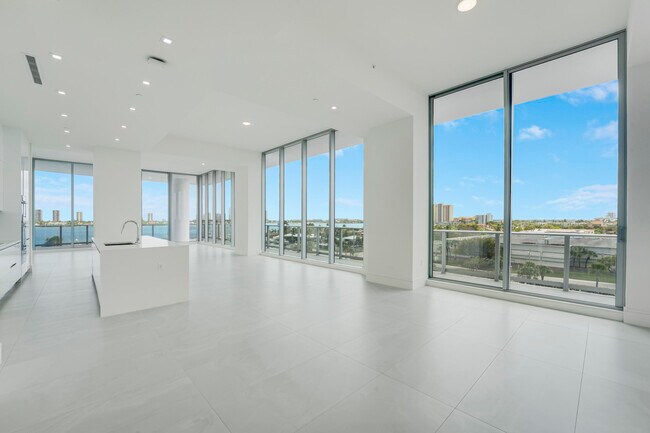 Building Photo - 220 Lake Shore Dr