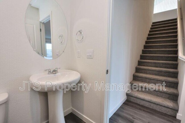Building Photo - 2097 Shady Tree Cir