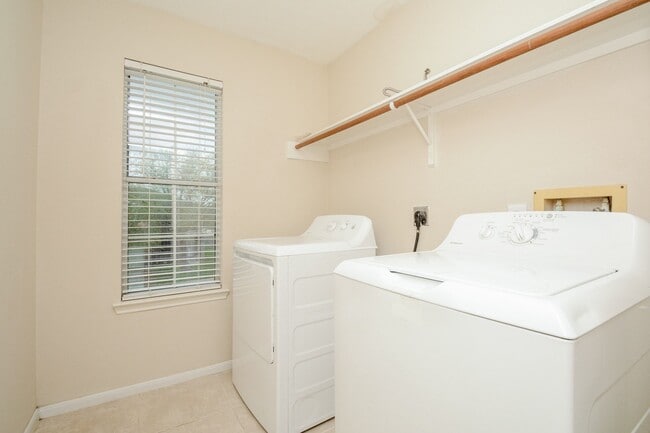 Building Photo - 8402 Brickhaven Ln