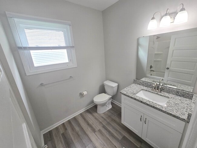 Building Photo - RENOVATED 3 BEDROOM HOME FOR RENT IN OAKWO...