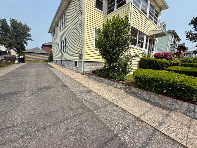 Building Photo - 89 Hillsdale Rd