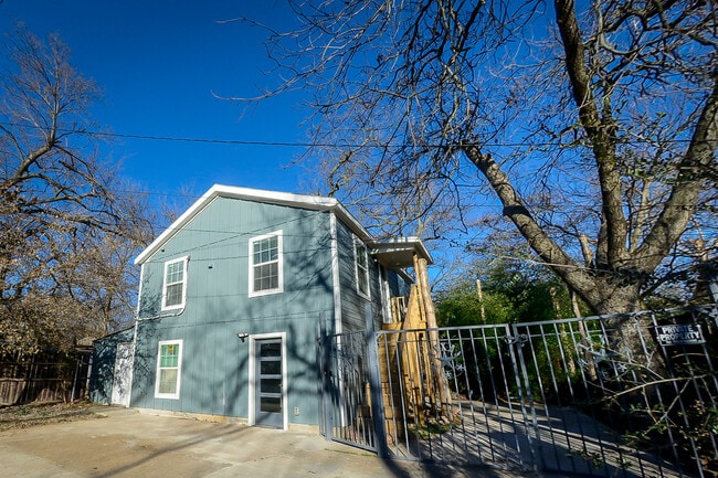 Building Photo - 1124 S Burnett Ave