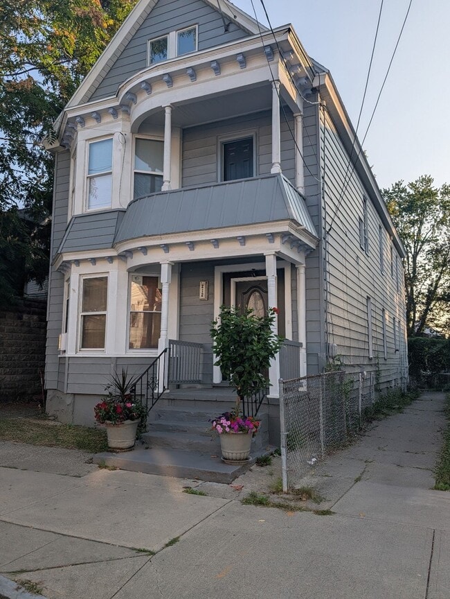 Building Photo - Victory apartments