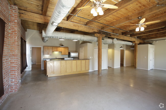 2BR, 2BA - 1300 SFf - Lofts at 415