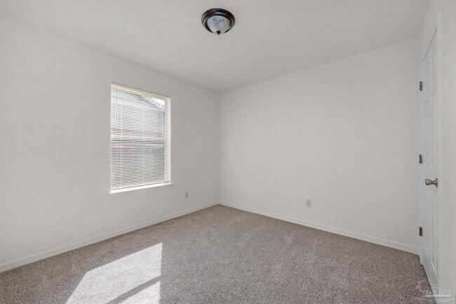 Building Photo - 9568 Brentwood Blvd