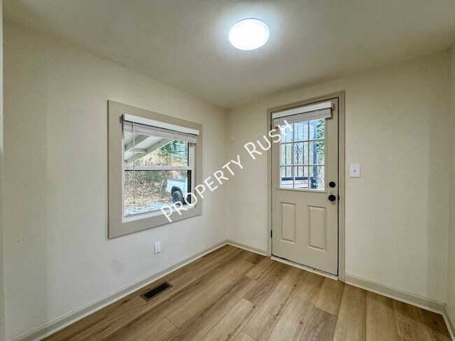 Building Photo - 975 Beason Dr