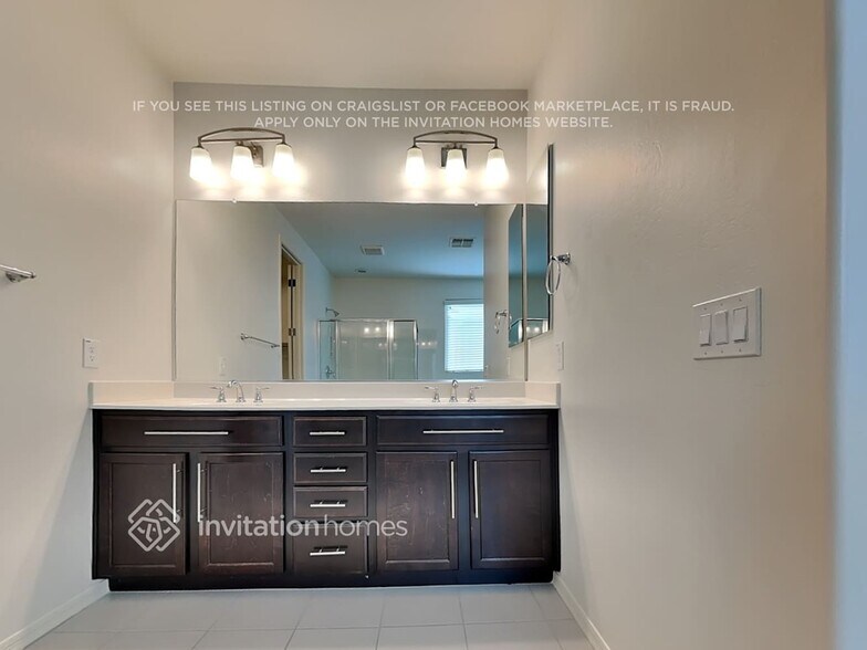 Building Photo - 2241 S Osborn Ln