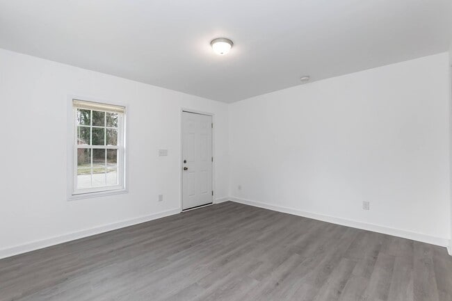 Building Photo - Completely Remodeled One Bedroom Home!