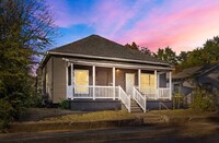 Building Photo - Beautifully Renovated 3 Bedroom 1.5 Bath H...