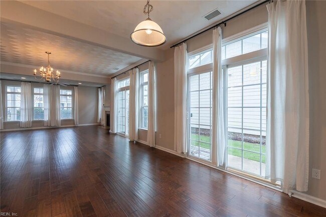 Building Photo - 5616 Memorial Dr