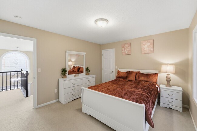 Building Photo - TIMELESS COMFORT!! 4 Bedroom, 4 Bathroom Home in Urbandale!