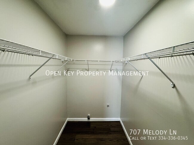 Building Photo - 707 Melody Ln