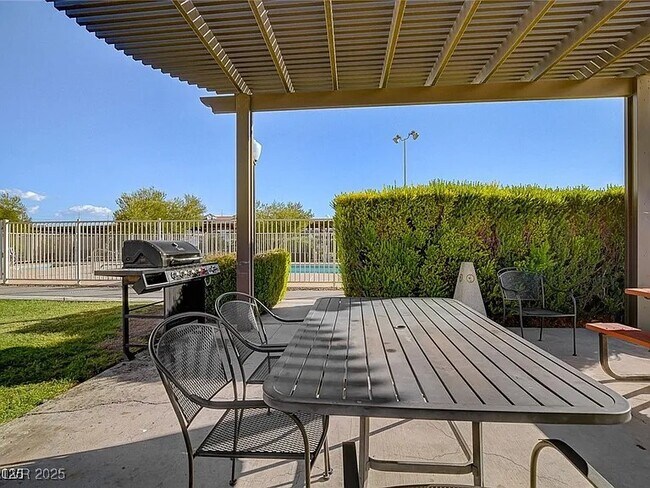 Building Photo - 3930 University Center Dr