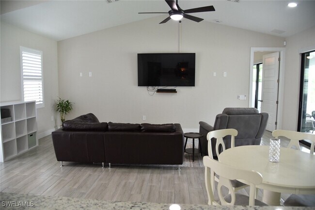 Building Photo - 4666 Villa Capri Ln