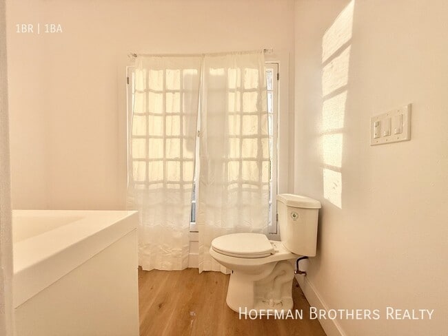 Building Photo - 1182 1/2 N Edgemont St -