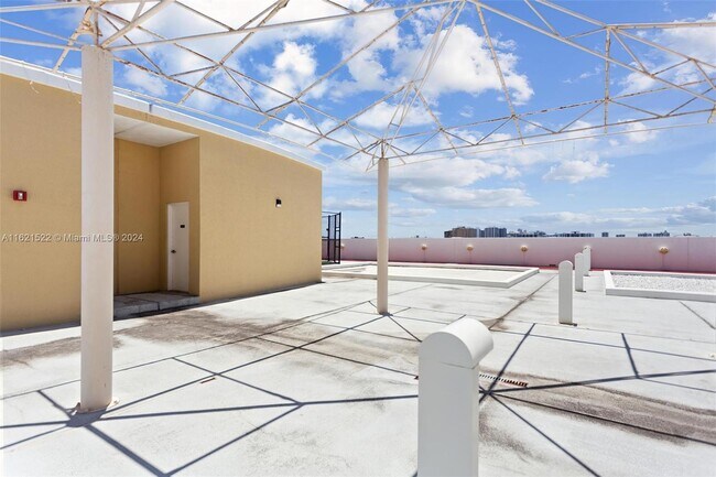 Building Photo - 1745 E Hallandale Beach Blvd