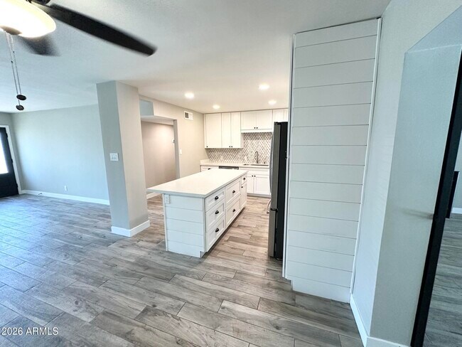 Building Photo - 2220 E Heatherbrae Dr