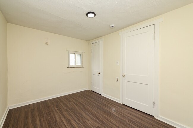 Building Photo - 148 Burgess Ave