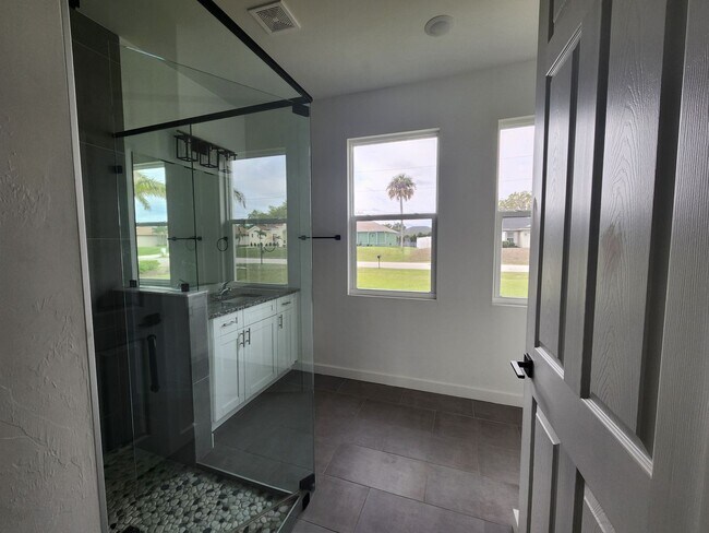 Building Photo - 905 NW 1st St