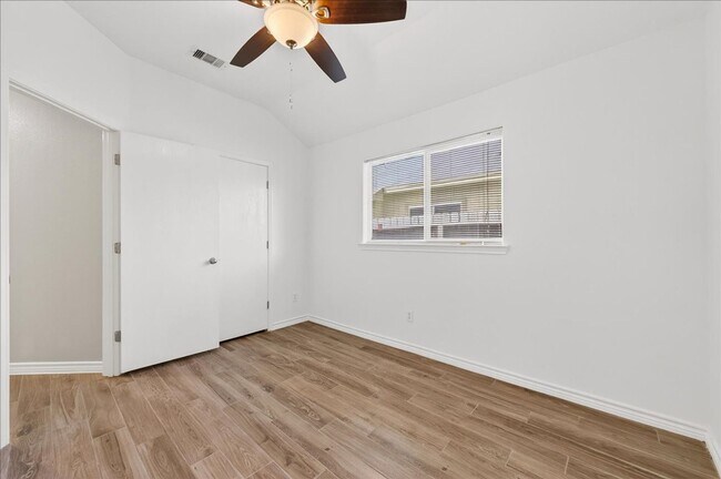 Building Photo - 2314 Blue Star Dr