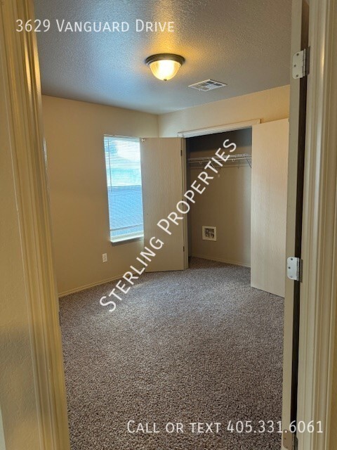 Building Photo - 3629 Vanguard Dr