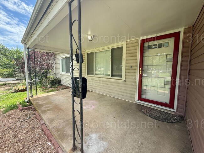 Building Photo - 2943 S Volutsia Ave