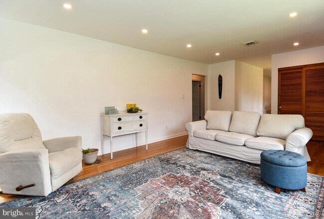 Building Photo - 2 Cinnamon Fern Rd
