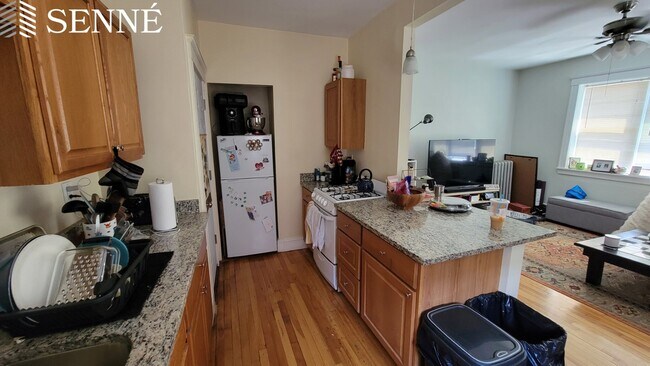 Building Photo - 6 Sherborn Ct