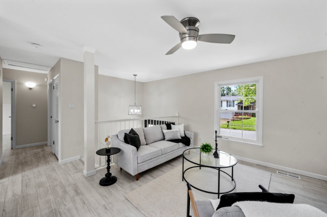 Building Photo - 383 Messina Dr